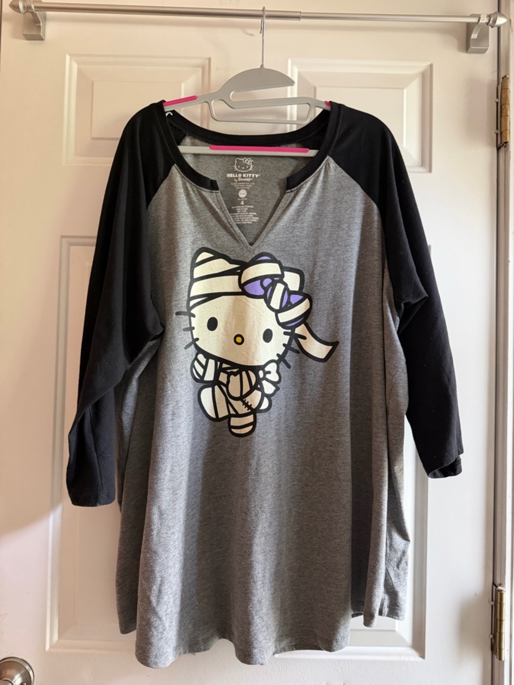 Hello Kitty Gray, Black & Purple Tunic. Halloween Size 4x